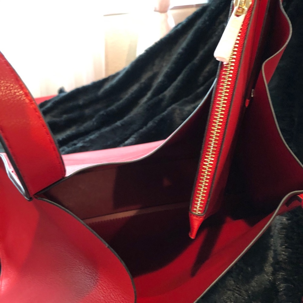Totes - Picture 7 of 12